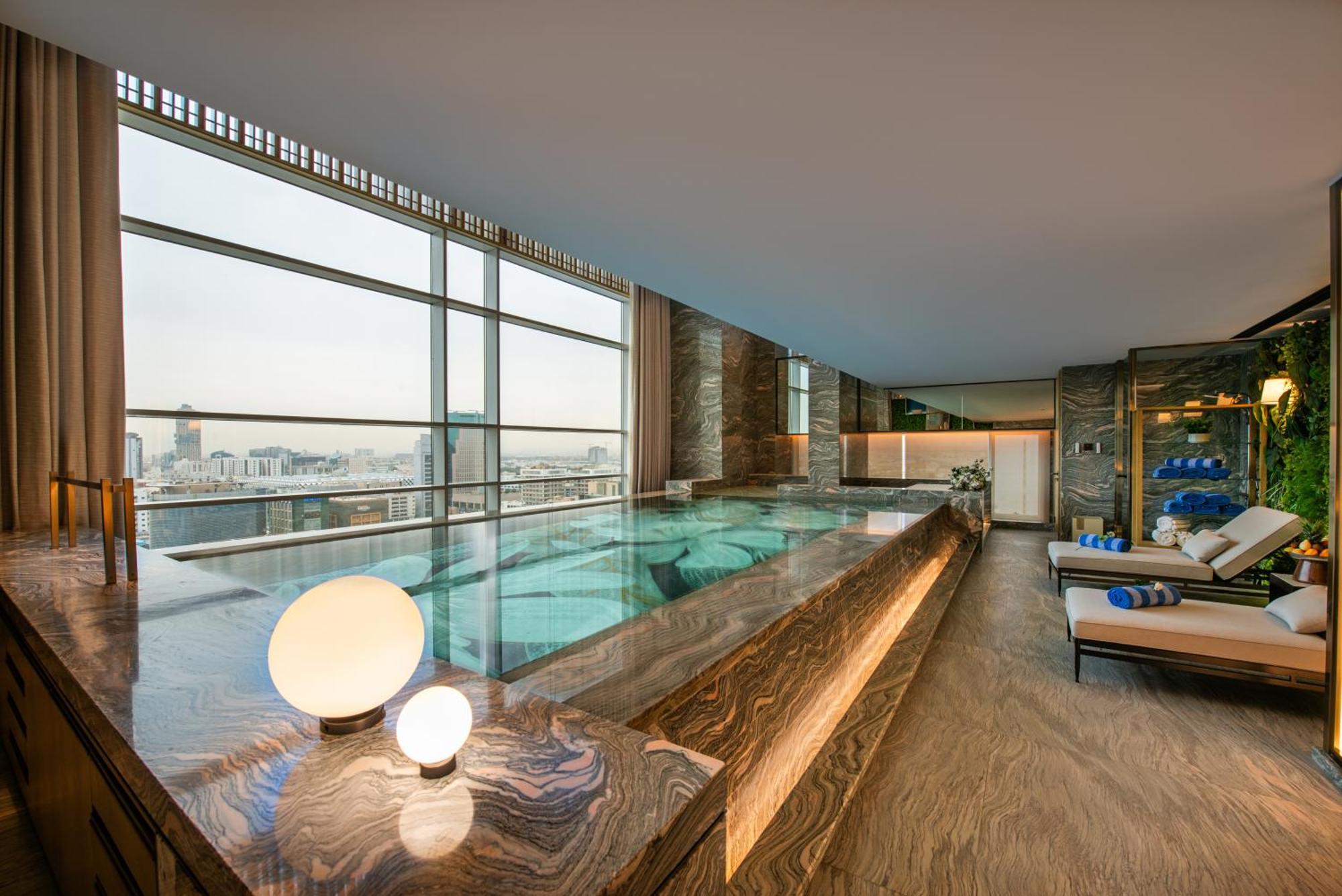 Narcissus The Royal Hotel Ер-Ріяд Екстер'єр фото The pool at the 39th floor